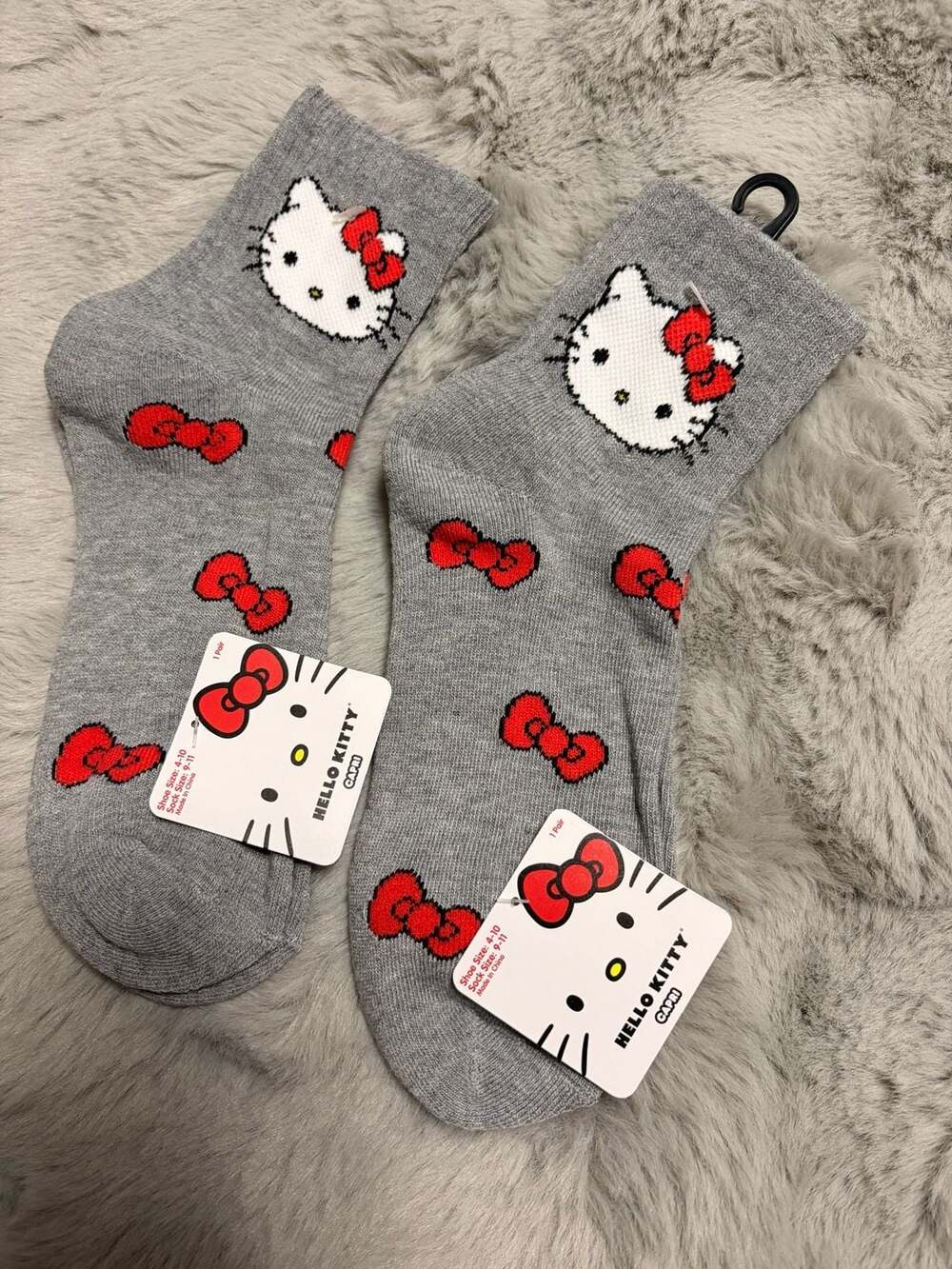 Hello Kitty Capri Socks Size 9-11 Gray Bows